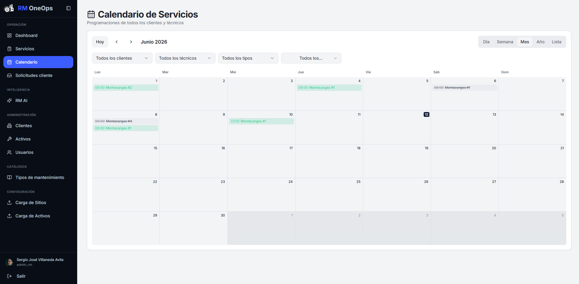 Calendario de servicios de RM OneOps con vista mensual, eventos por día y filtros por cliente y técnico